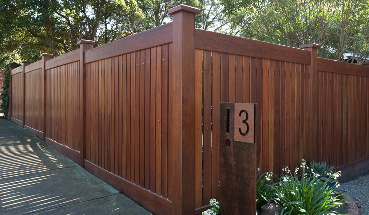 Staining exterior vertical timber